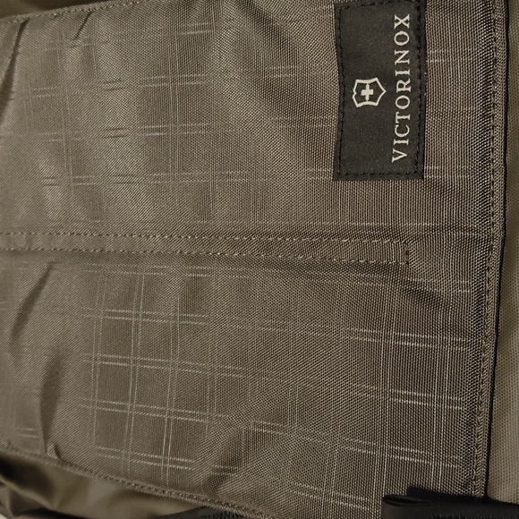 New Rare Vintage Swiss Victorinox Altmont Laptop Travel Backpack - Picture 2 of 15